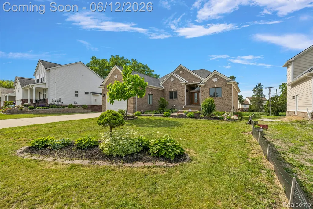 1820 Crimson Ridge Drive Commerce Charter Township MI 48390