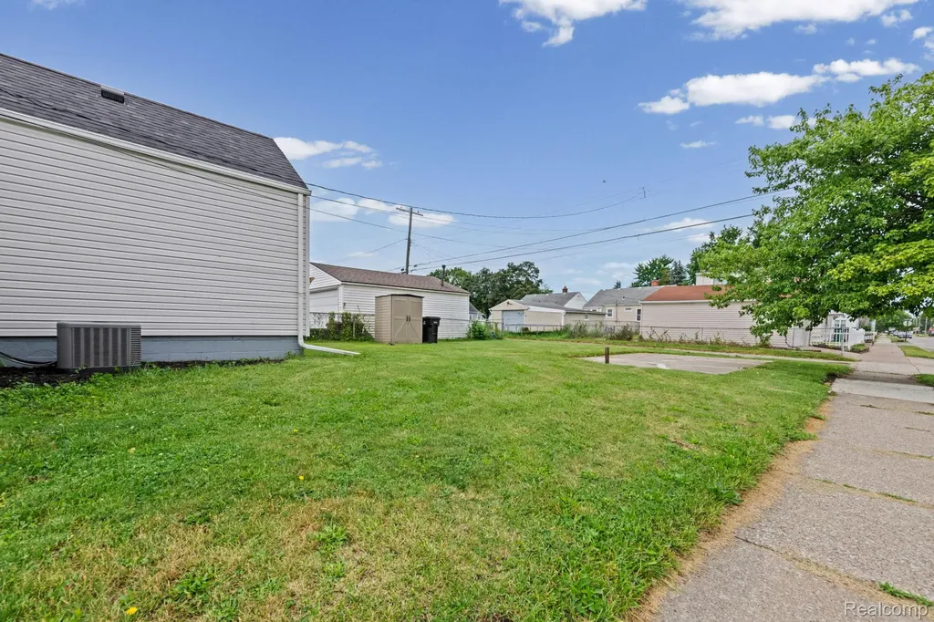1204 8th Street Wyandotte City MI 48192