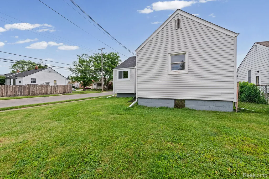 1204 8th Street Wyandotte City MI 48192