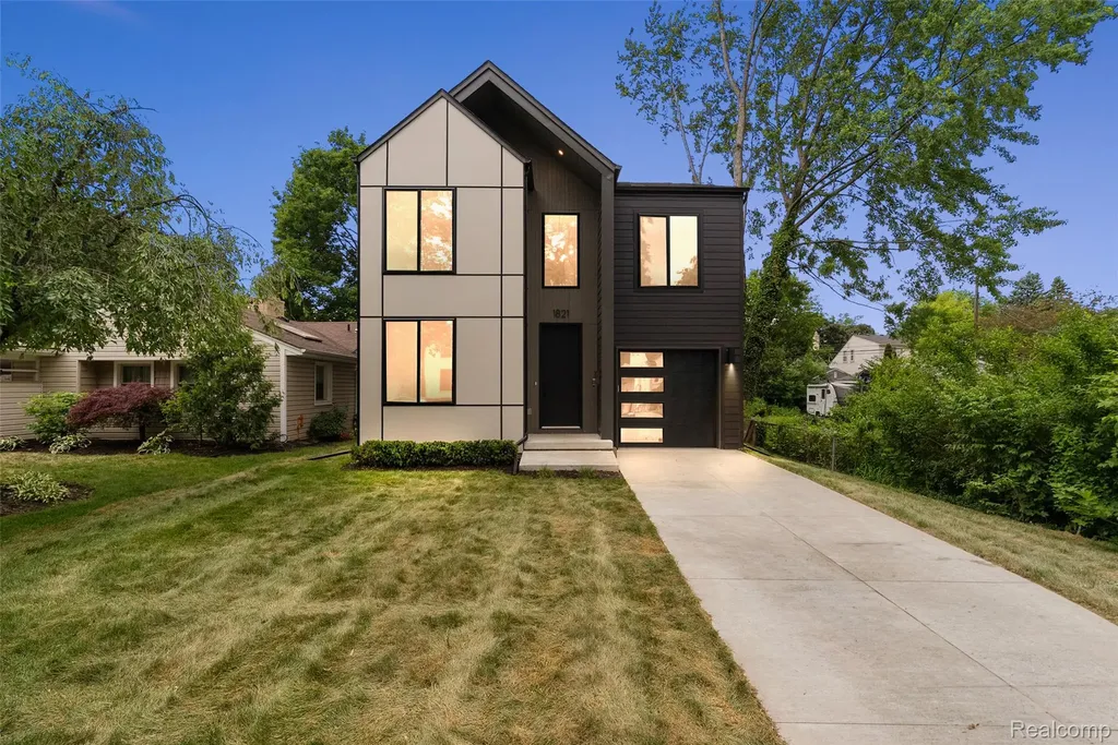 1821 Clifton Avenue Royal Oak City MI 48073