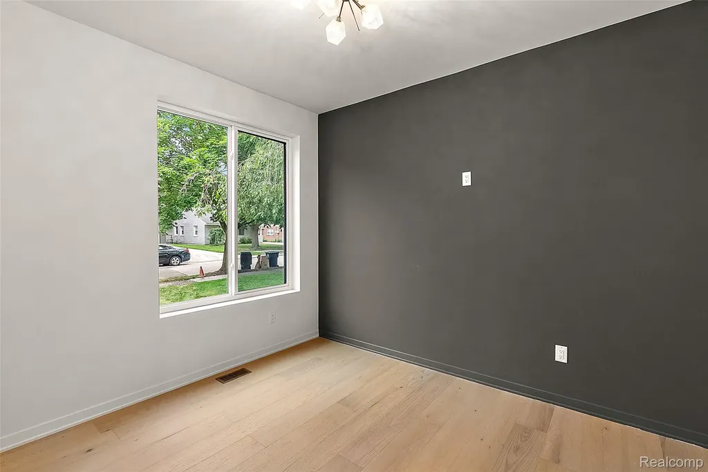 1821 Clifton Avenue Royal Oak City MI 48073