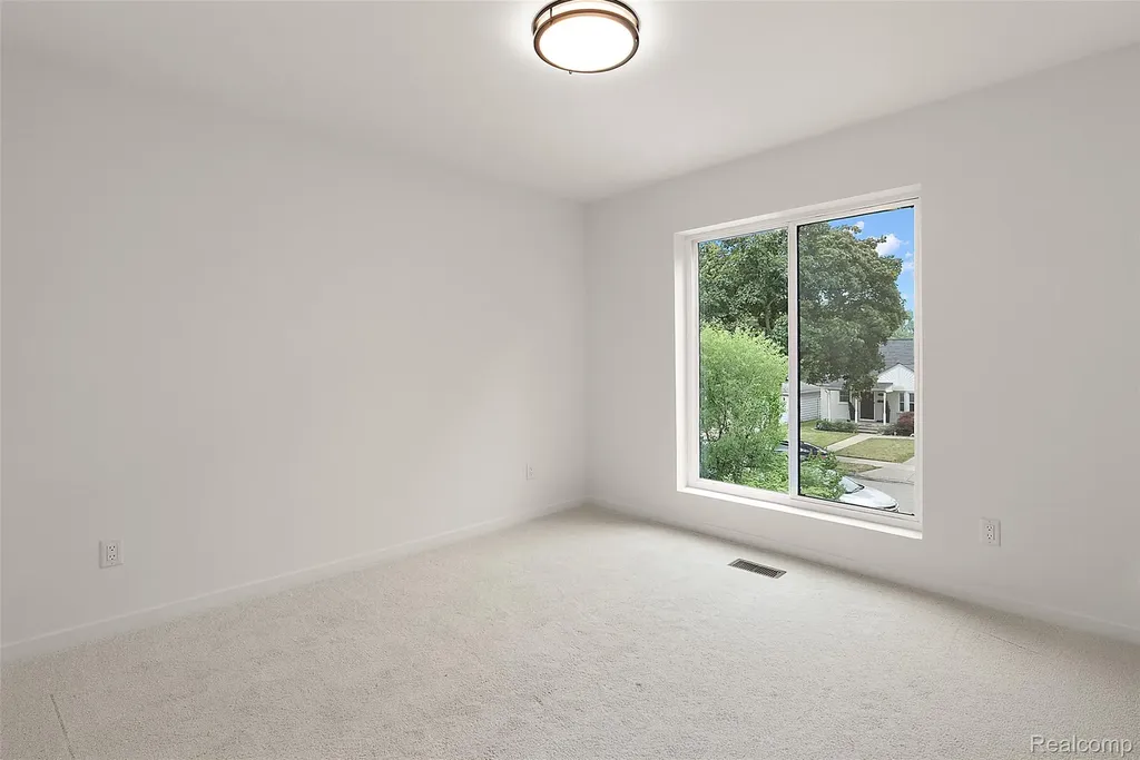 1821 Clifton Avenue Royal Oak City MI 48073