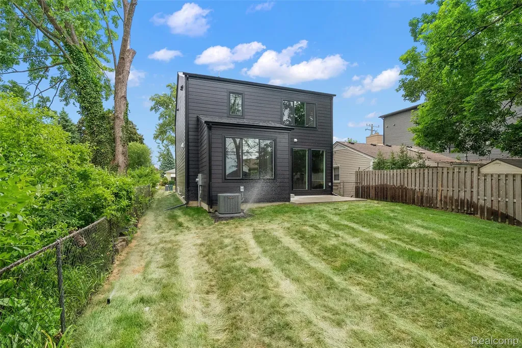 1821 Clifton Avenue Royal Oak City MI 48073