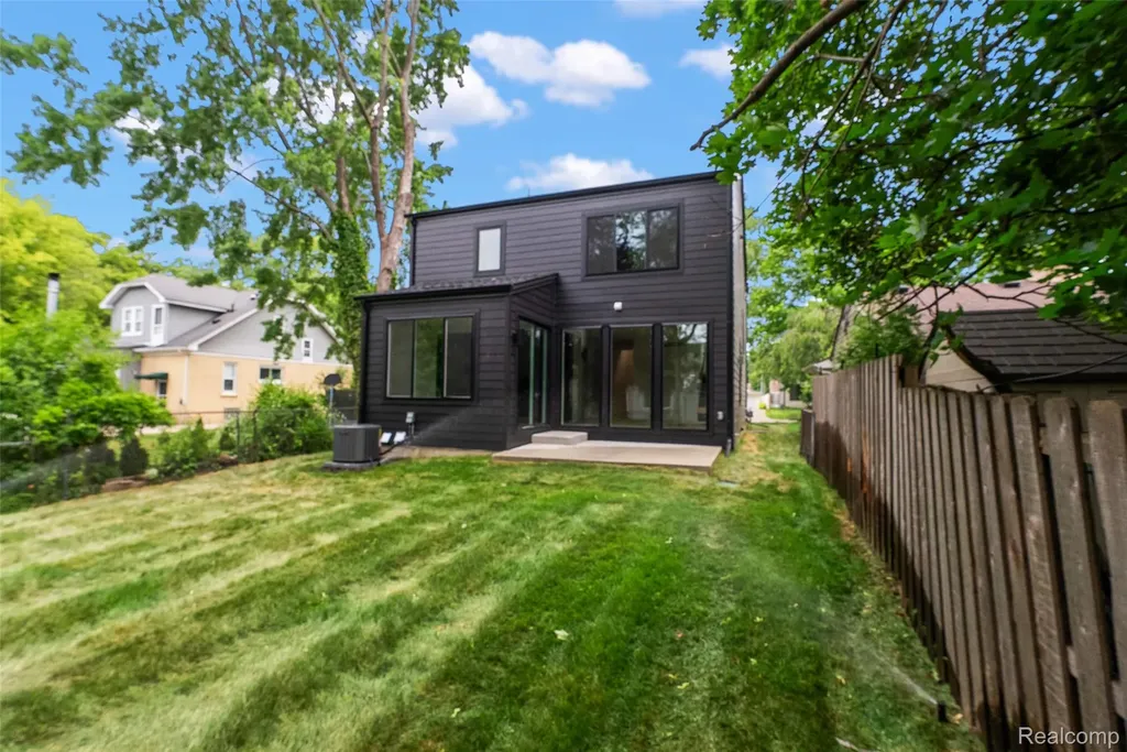 1821 Clifton Avenue Royal Oak City MI 48073