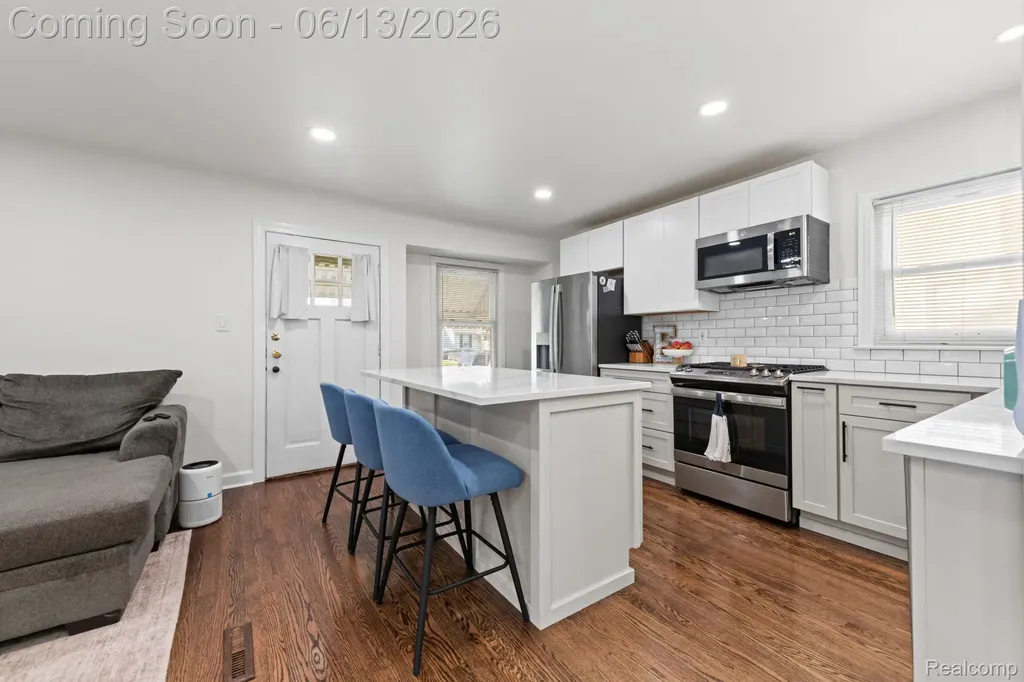 893 Ford Boulevard Lincoln Park City MI 48146