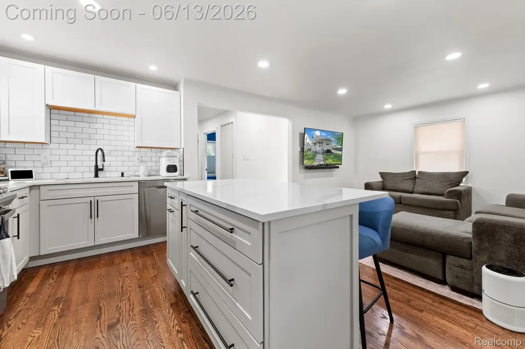 893 Ford Boulevard Lincoln Park City MI 48146