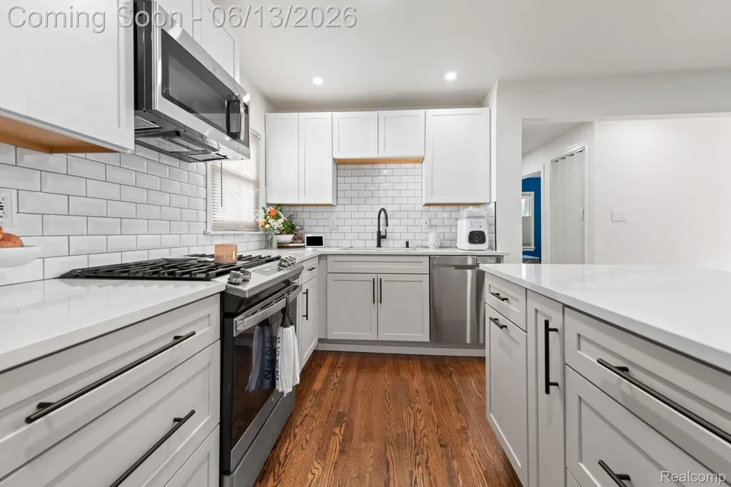 893 Ford Boulevard Lincoln Park City MI 48146