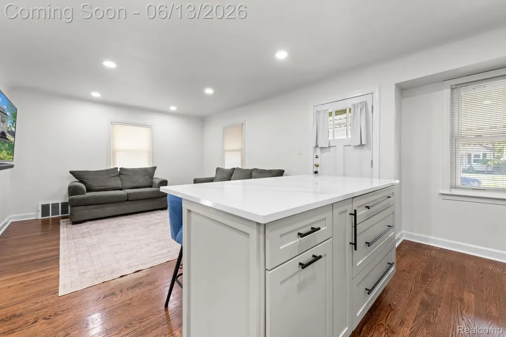 893 Ford Boulevard Lincoln Park City MI 48146