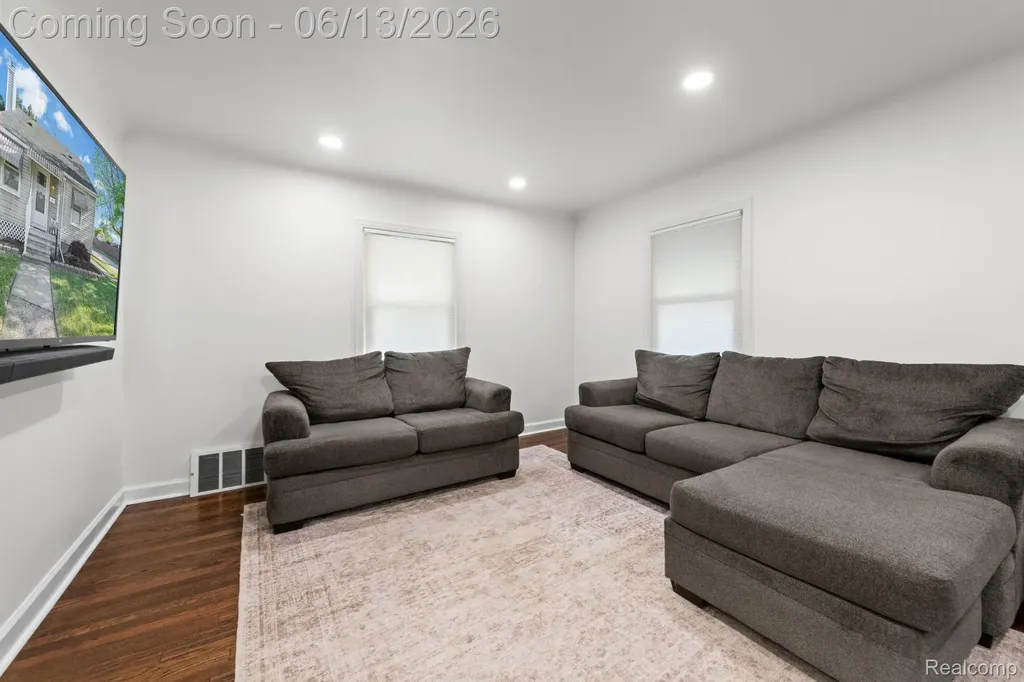 893 Ford Boulevard Lincoln Park City MI 48146