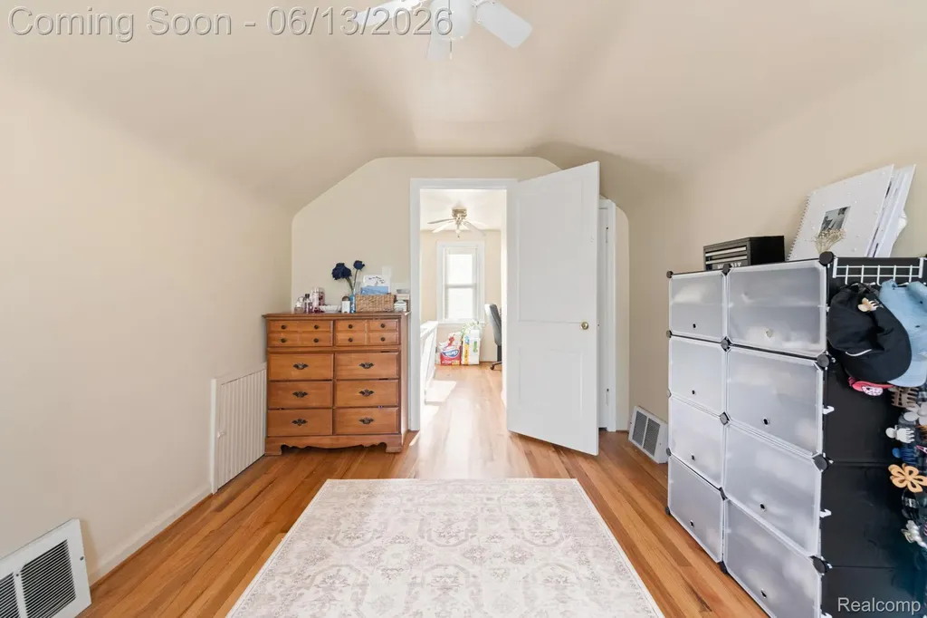 893 Ford Boulevard Lincoln Park City MI 48146