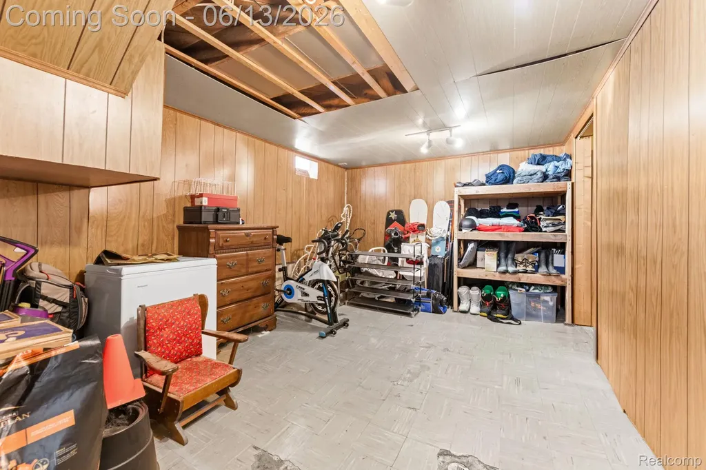 893 Ford Boulevard Lincoln Park City MI 48146
