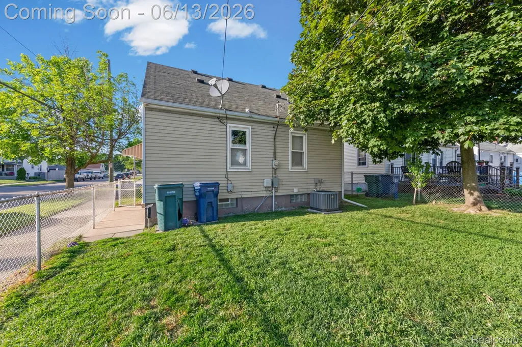 893 Ford Boulevard Lincoln Park City MI 48146
