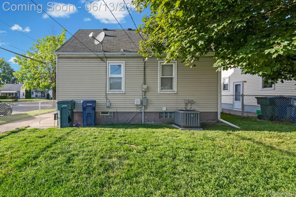 893 Ford Boulevard Lincoln Park City MI 48146