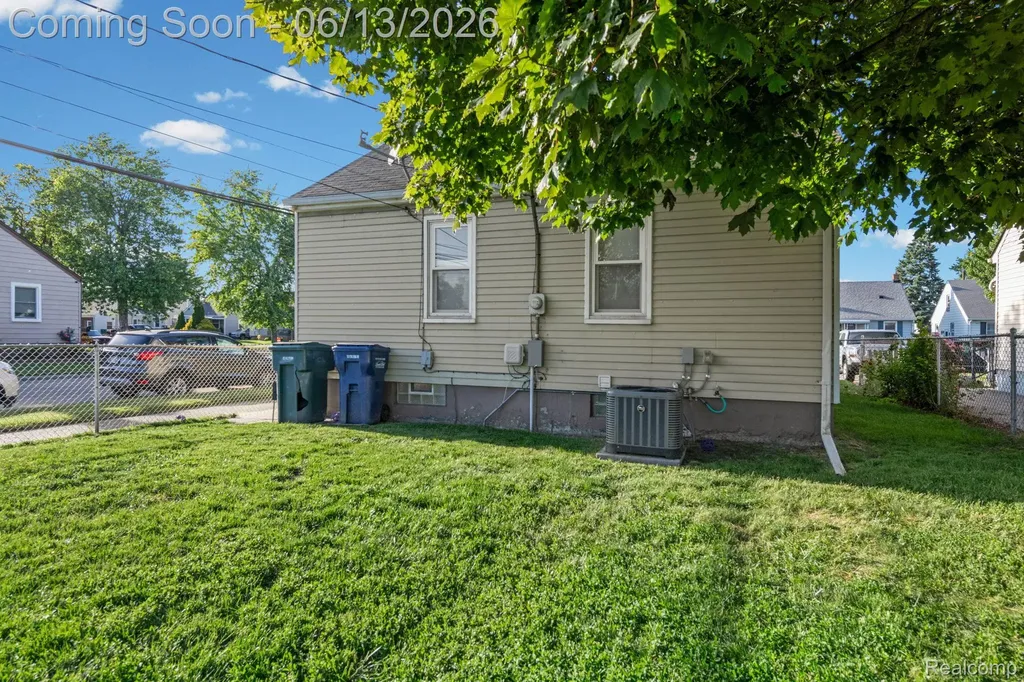 893 Ford Boulevard Lincoln Park City MI 48146