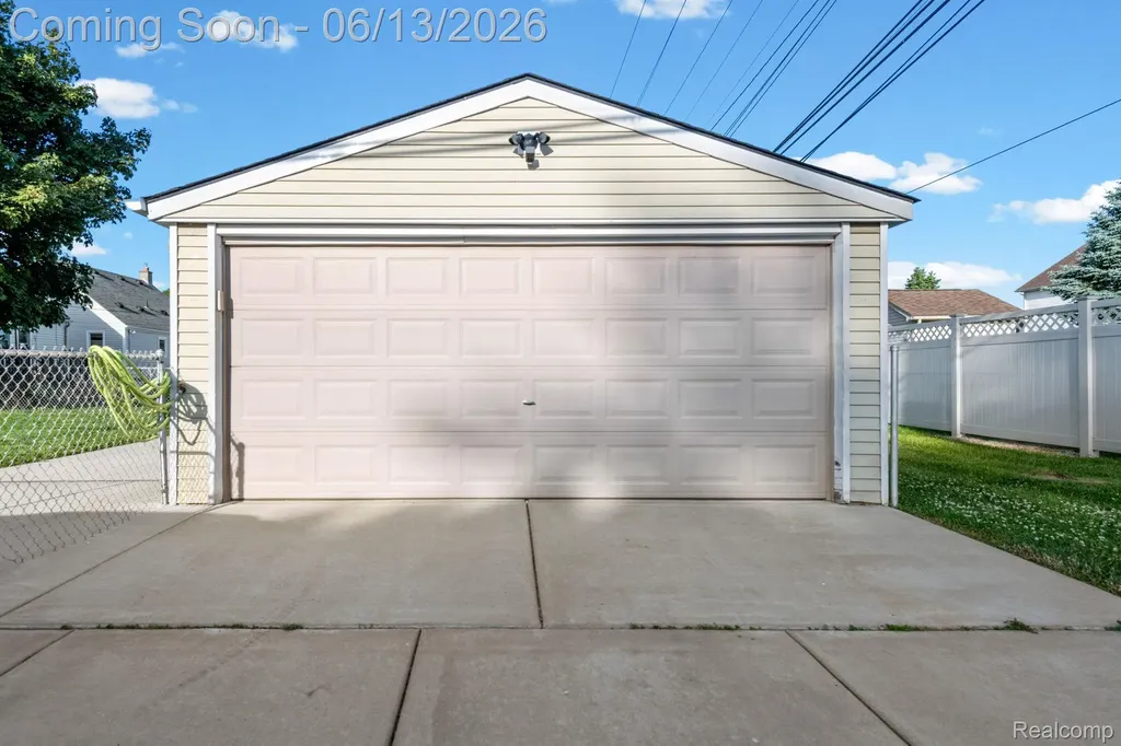 893 Ford Boulevard Lincoln Park City MI 48146