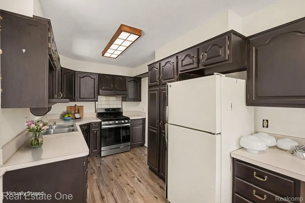 3254 Garden Avenue Royal Oak City MI 48073