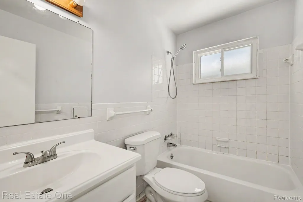 3254 Garden Avenue Royal Oak City MI 48073