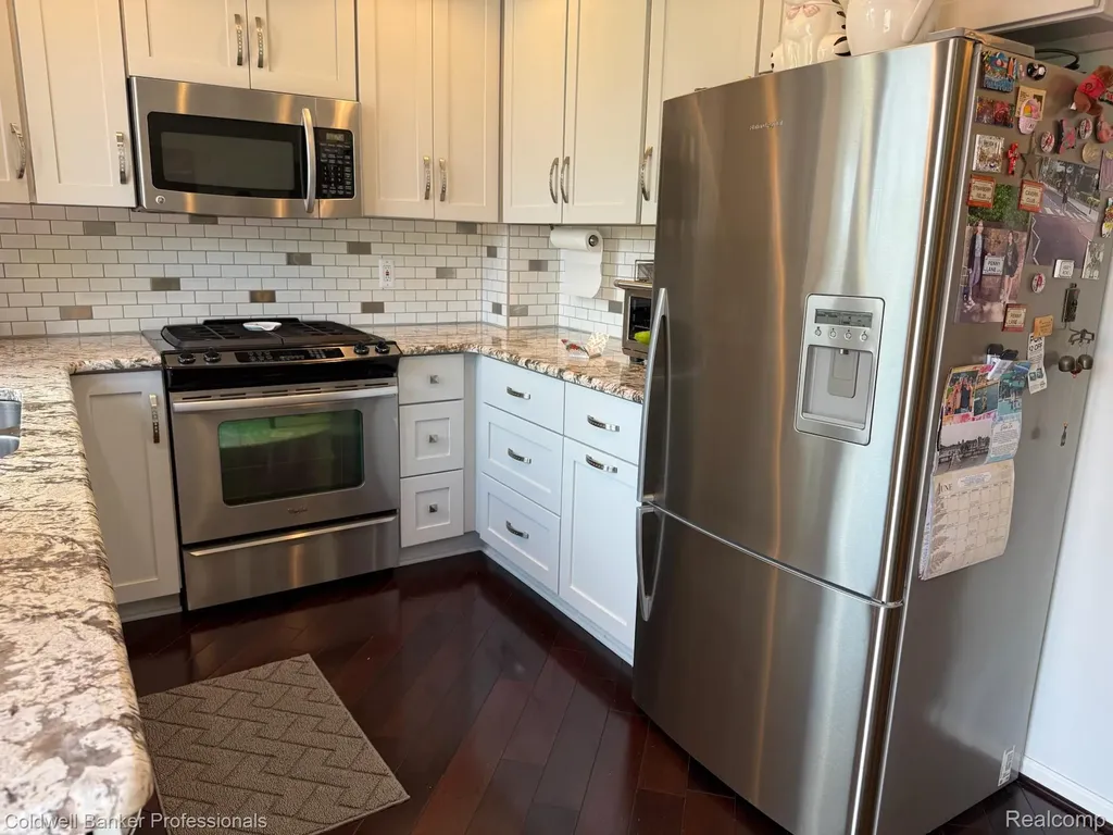 33374 Jefferson Avenue St. Clair Shores City MI 48082