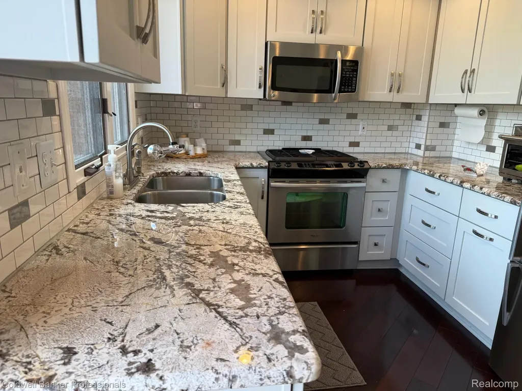 33374 Jefferson Avenue St. Clair Shores City MI 48082