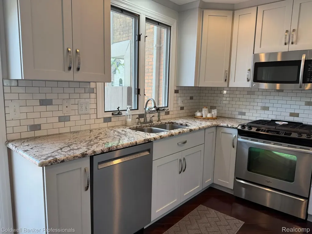 33374 Jefferson Avenue St. Clair Shores City MI 48082