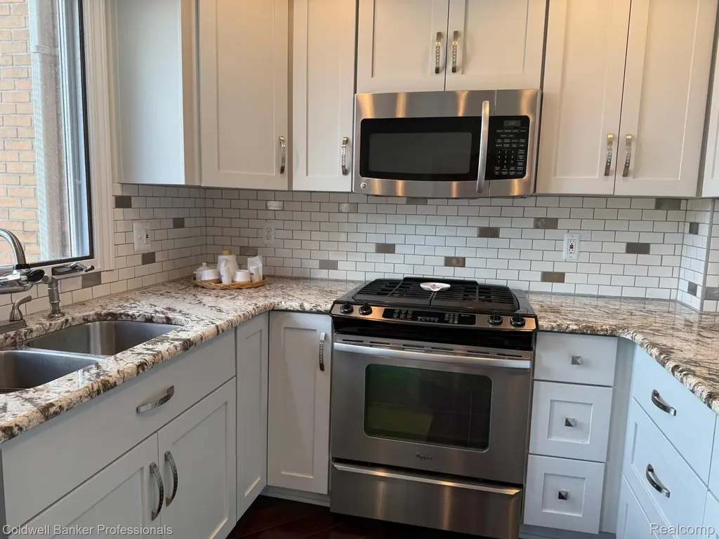 33374 Jefferson Avenue St. Clair Shores City MI 48082