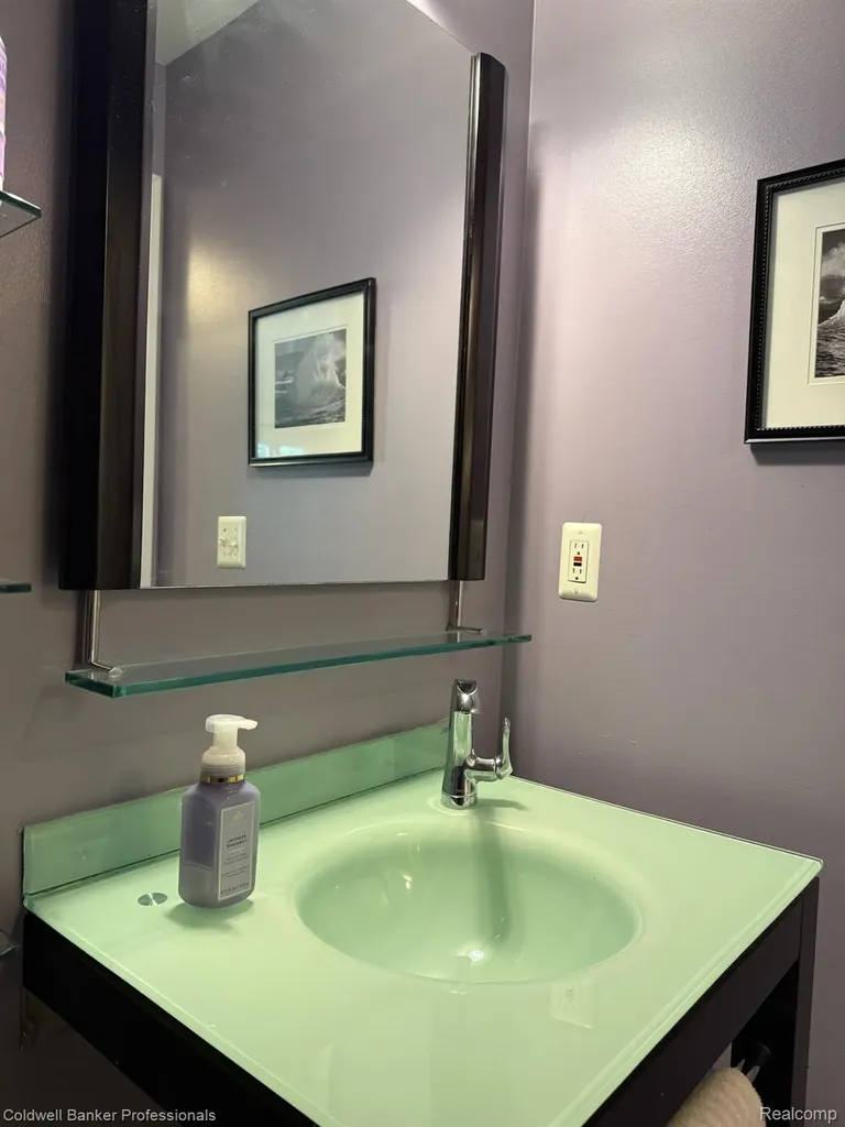 33374 Jefferson Avenue St. Clair Shores City MI 48082