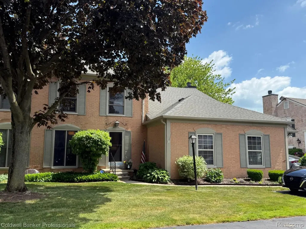 33374 Jefferson Avenue St. Clair Shores City MI 48082