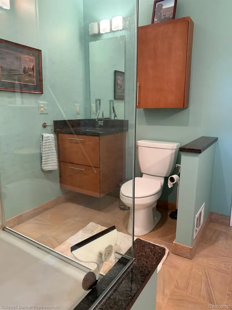33374 Jefferson Avenue St. Clair Shores City MI 48082