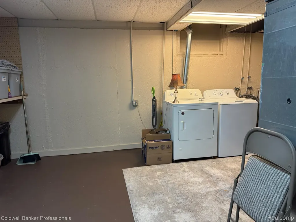 33374 Jefferson Avenue St. Clair Shores City MI 48082