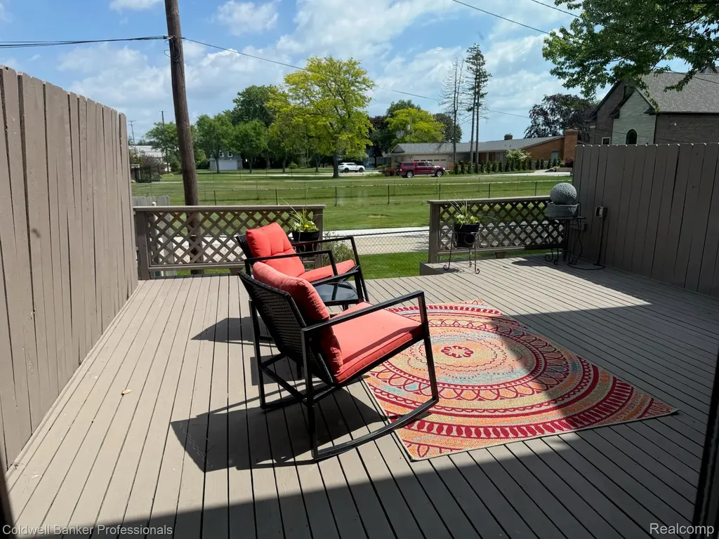 33374 Jefferson Avenue St. Clair Shores City MI 48082