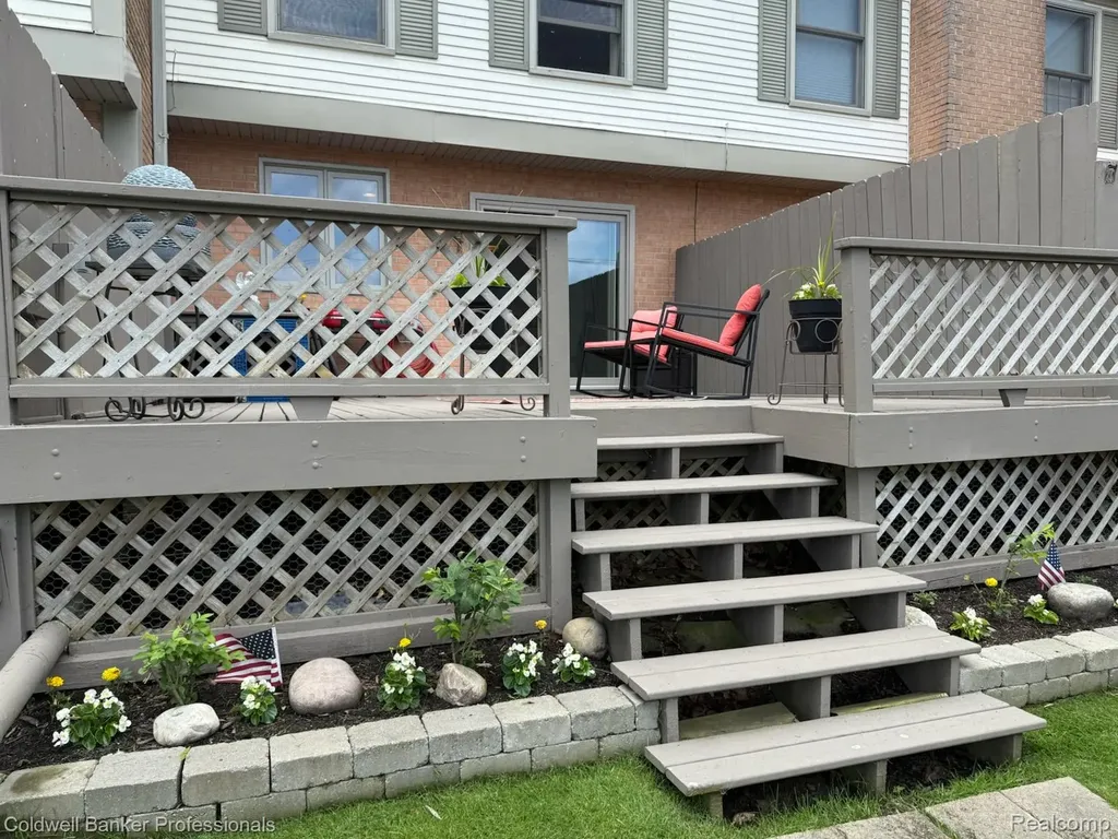 33374 Jefferson Avenue St. Clair Shores City MI 48082