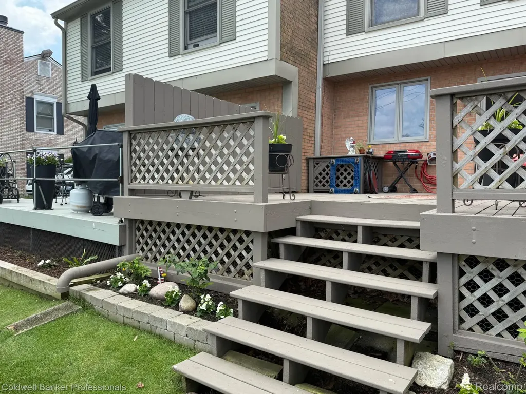 33374 Jefferson Avenue St. Clair Shores City MI 48082