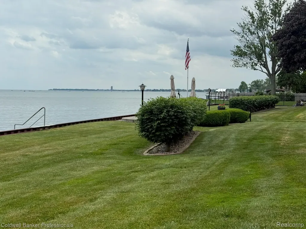 33374 Jefferson Avenue St. Clair Shores City MI 48082