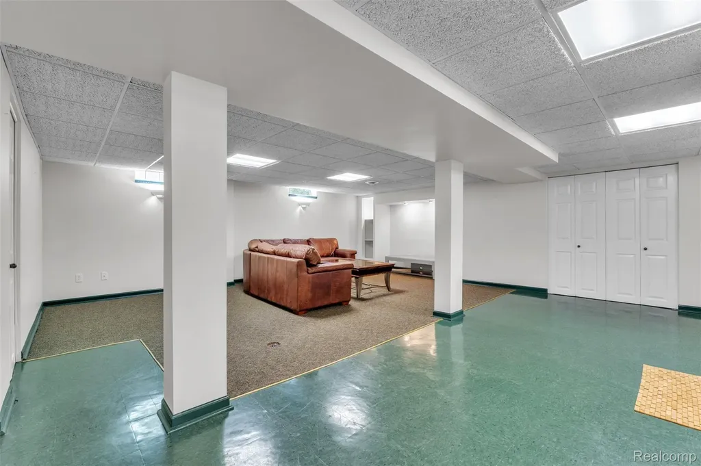 22641 Millenbach Street St. Clair Shores City MI 48081