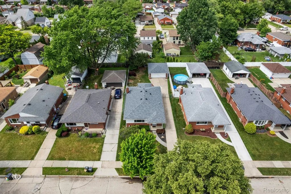 22641 Millenbach Street St. Clair Shores City MI 48081