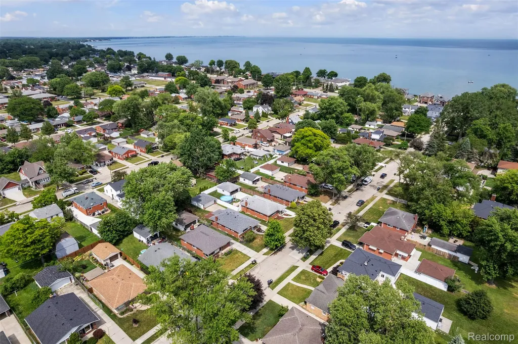 22641 Millenbach Street St. Clair Shores City MI 48081