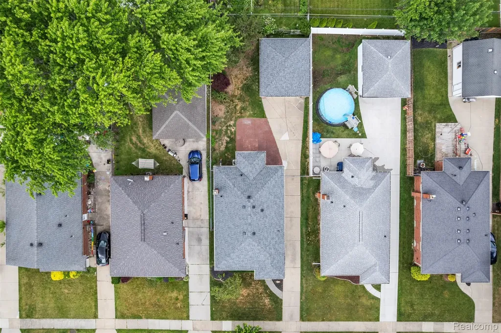 22641 Millenbach Street St. Clair Shores City MI 48081
