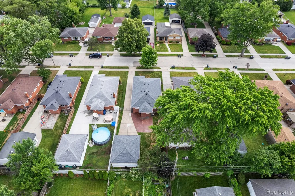 22641 Millenbach Street St. Clair Shores City MI 48081