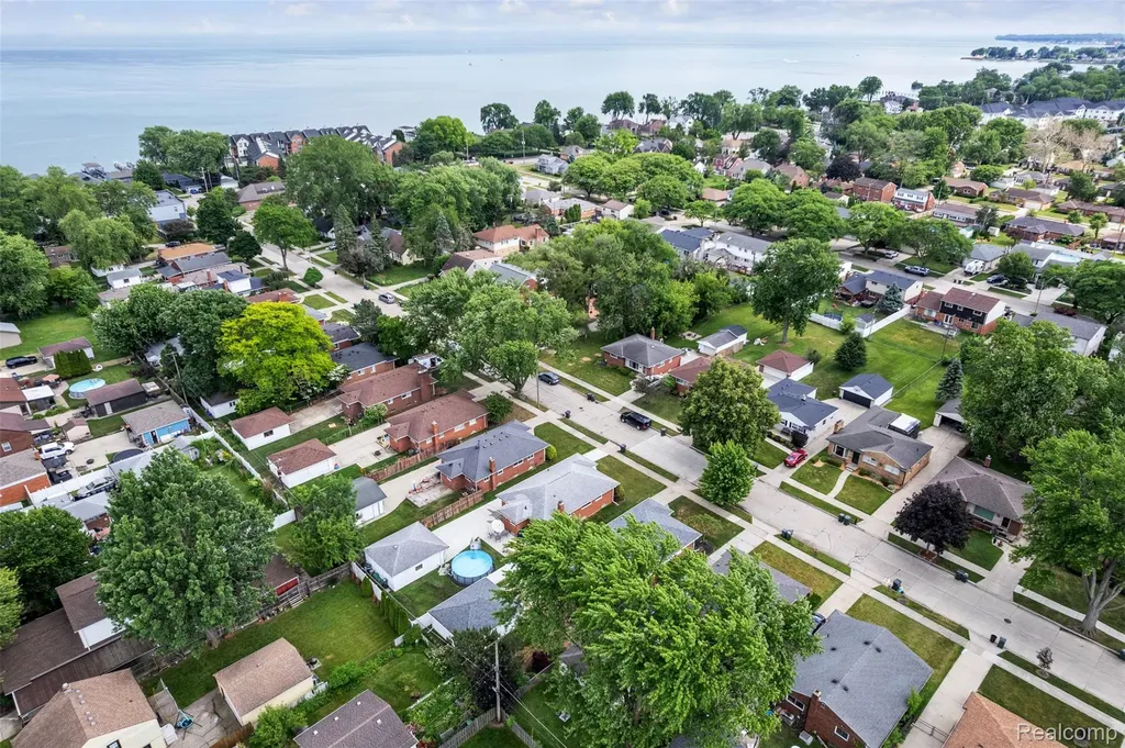 22641 Millenbach Street St. Clair Shores City MI 48081