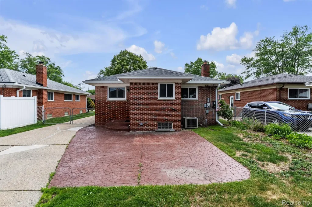 22641 Millenbach Street St. Clair Shores City MI 48081