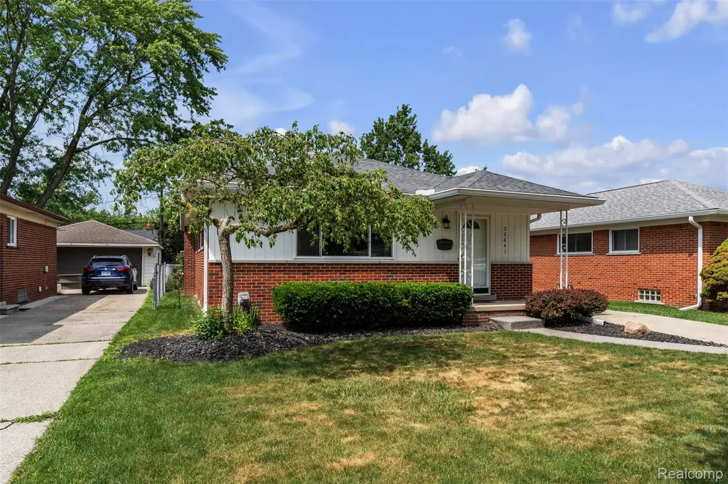 22641 Millenbach Street St. Clair Shores City MI 48081