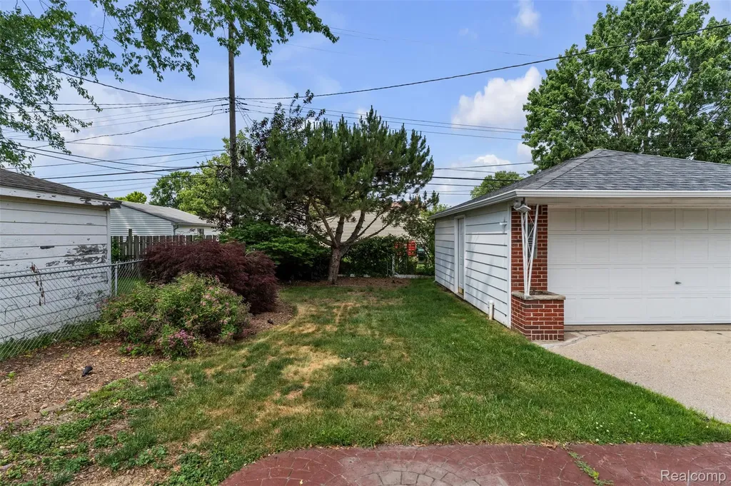 22641 Millenbach Street St. Clair Shores City MI 48081