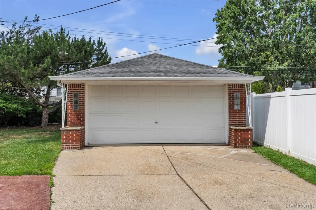 22641 Millenbach Street St. Clair Shores City MI 48081