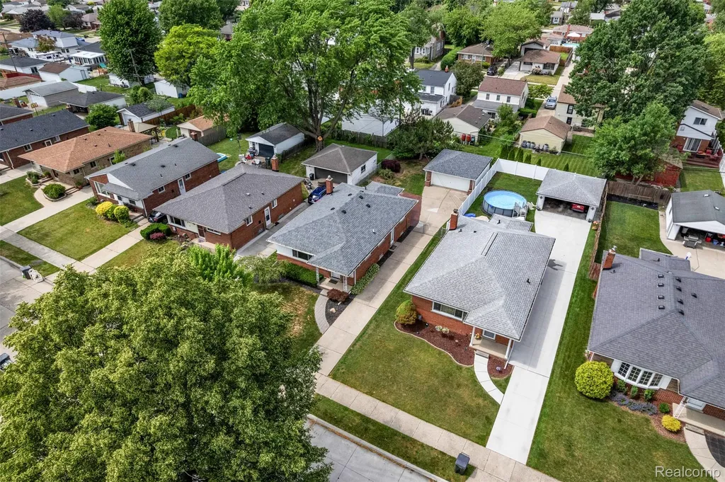 22641 Millenbach Street St. Clair Shores City MI 48081
