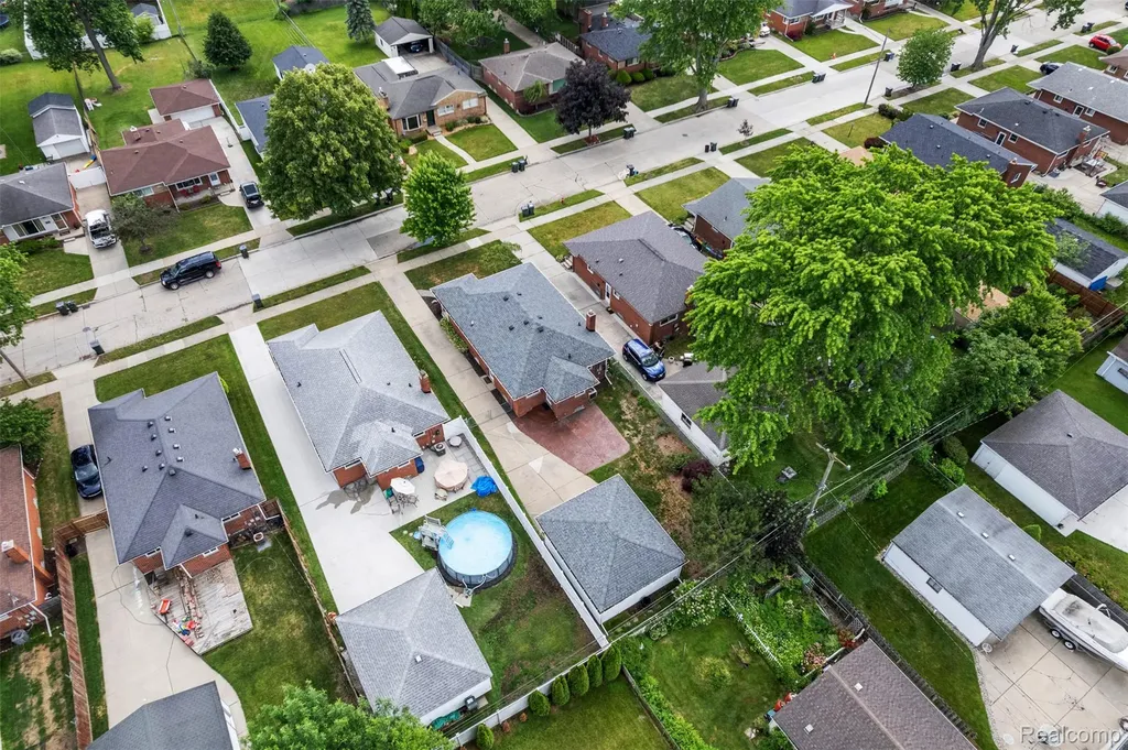 22641 Millenbach Street St. Clair Shores City MI 48081