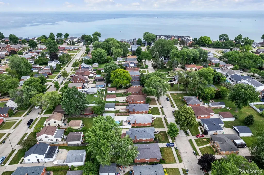 22641 Millenbach Street St. Clair Shores City MI 48081