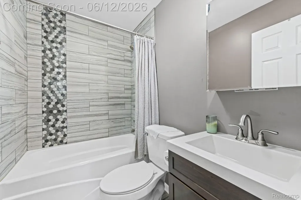 18525 Hinton Street Riverview City MI 48193