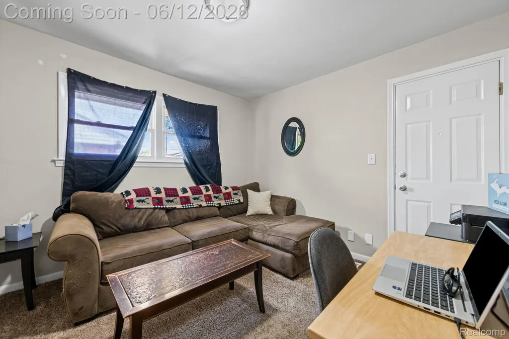 18525 Hinton Street Riverview City MI 48193