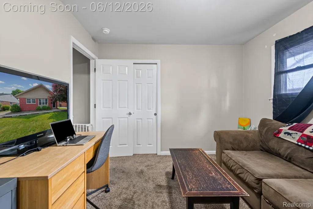18525 Hinton Street Riverview City MI 48193