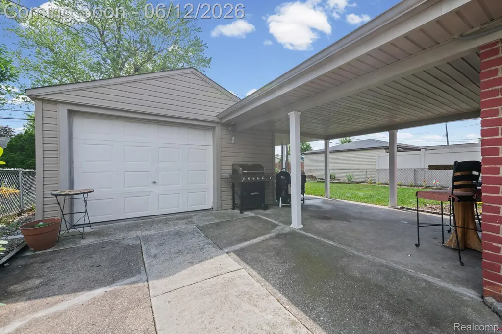 18525 Hinton Street Riverview City MI 48193